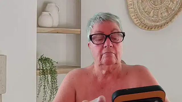 GrannyChrissy68 online show from 26, 6, 2026