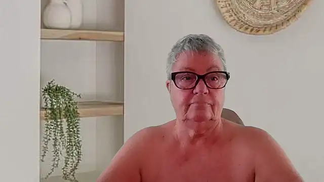 GrannyChrissy68 online show from 28, 6, 2026