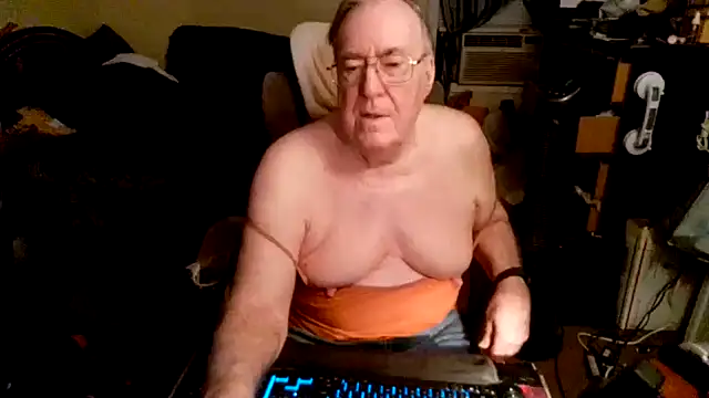 Snapshot of Toastir chatting on 12, 10, 2025 Toastir online show from 12, 10, 2025