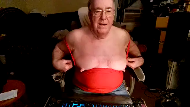 Snapshot of Toastir chatting on 28, 10, 2025 Toastir online show from 28, 10, 2025