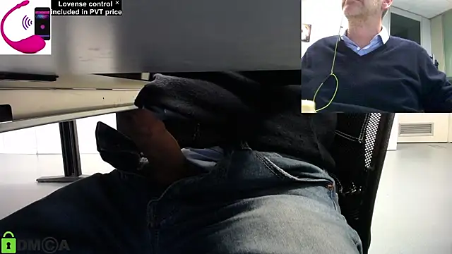 Snapshot of pliko chatting on 12, 11, 2025 pliko online show from 12, 11, 2025