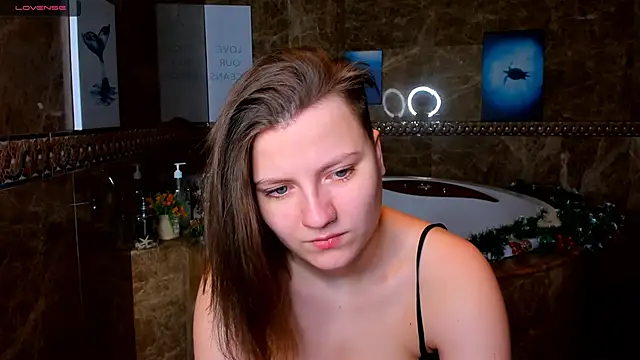 Snapshot of MelindaTin chatting on 30, 12, 2024 MelindaTin online show from 30, 12, 2024