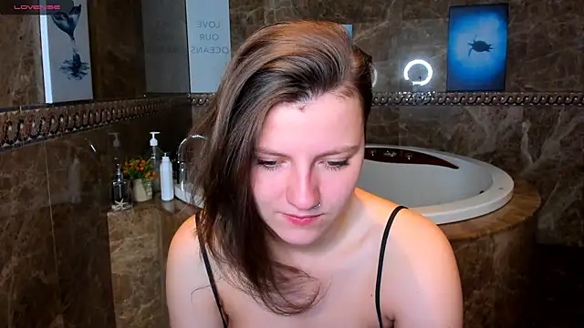 Snapshot of MelindaTin chatting on 31, 1, 2025 MelindaTin online show from 31, 1, 2025
