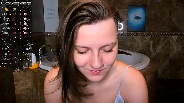 Snapshot of MelindaTin chatting on 14, 2, 2025 MelindaTin online show from 14, 2, 2025
