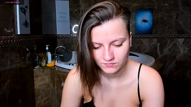 Snapshot of MelindaTin chatting on 21, 2, 2025 MelindaTin online show from 21, 2, 2025