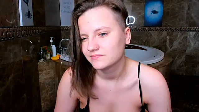 Snapshot of MelindaTin chatting on 21, 2, 2025 MelindaTin online show from 21, 2, 2025