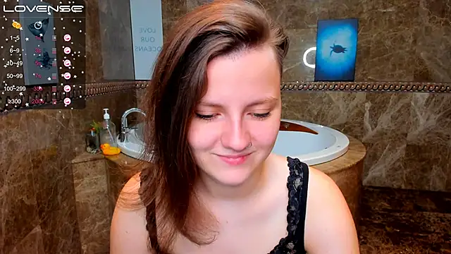 Snapshot of MelindaTin chatting on 9, 9, 2025 MelindaTin online show from 9, 9, 2025
