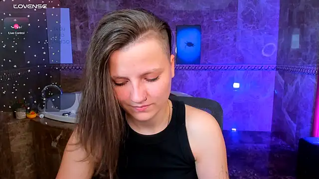 Snapshot of MelindaTin chatting on 3, 7, 2026 MelindaTin online show from 3, 7, 2026