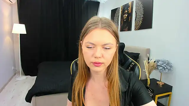 Strawberrye online show from 19, 11, 2025