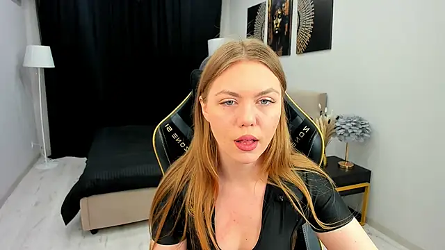 Strawberrye online show from 26, 11, 2025