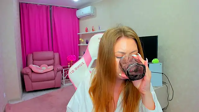 Strawberrye online show from 24, 6, 2026