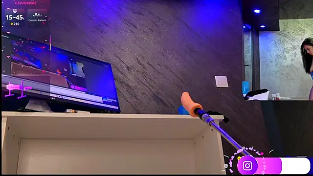im-your-lovee online show from 28, 4, 2026