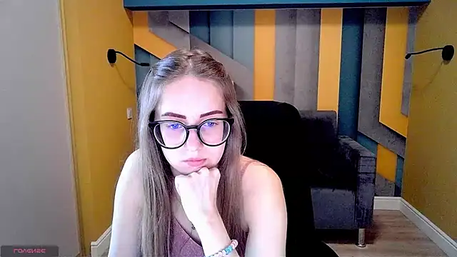 AliceAdams online show from 8, 3, 2025