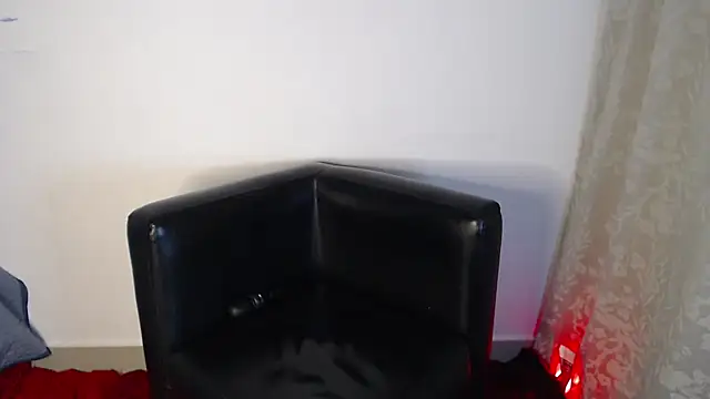 Snapshot of AmeliPonce chatting on 28, 9, 2025 AmeliPonce online show from 28, 9, 2025