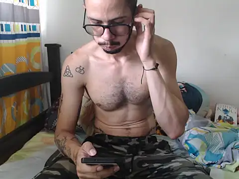 Snapshot of alisterxxx chatting on 24, 10, 2025 alisterxxx online show from 24, 10, 2025
