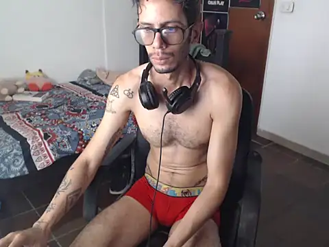 Snapshot of alisterxxx chatting on 9, 7, 2026 alisterxxx online show from 9, 7, 2026