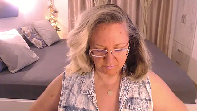 Snapshot of Raisshy chatting on 2, 3, 2025 Raisshy online show from 2, 3, 2025