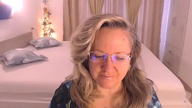 Snapshot of Raisshy chatting on 14, 11, 2025 Raisshy online show from 14, 11, 2025