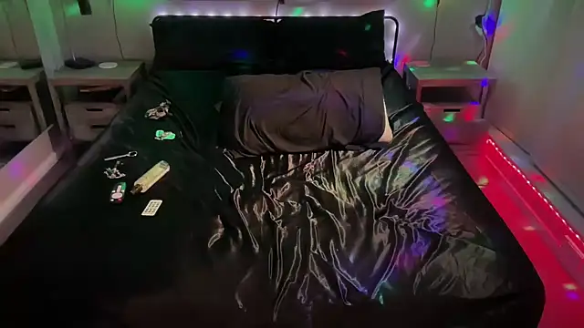 Snapshot of MikyFoxx chatting on 5, 2, 2026 MikyFoxx online show from 5, 2, 2026