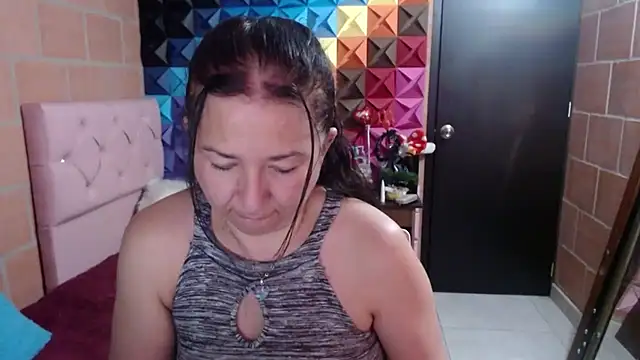 Snapshot of katifoxx chatting on 4, 12, 2024 katifoxx online show from 4, 12, 2024