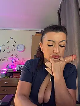 Snapshot of Hotangel75 chatting on 17, 6, 2026 Hotangel75 online show from 17, 6, 2026