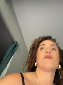 Clara-xoxo online show from 2, 6, 2026