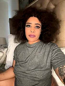 Snapshot of CAMMII_ chatting on 16, 11, 2025 CAMMII online show from 16, 11, 2025