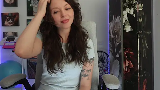 Snapshot of makiyahbelle chatting on 5, 1, 2025 makiyahbelle online show from 5, 1, 2025