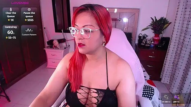 Snapshot of salomecastro_ chatting on 7, 3, 2025 salomecastro  online show from 7, 3, 2025