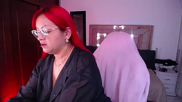 Snapshot of salomecastro_ chatting on 13, 10, 2025 salomecastro  online show from 13, 10, 2025