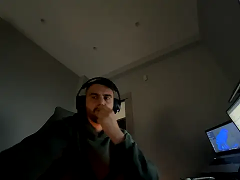 Snapshot of gerozz90 chatting on 14, 11, 2025 gerozz90 online show from 14, 11, 2025