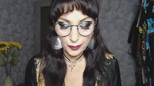 Snapshot of Aziza1 chatting on 10, 9, 2025 Aziza1 online show from 10, 9, 2025
