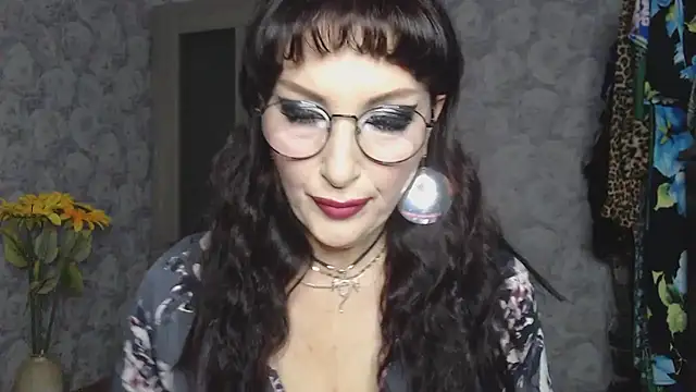 Snapshot of Aziza1 chatting on 4, 10, 2025 Aziza1 online show from 4, 10, 2025
