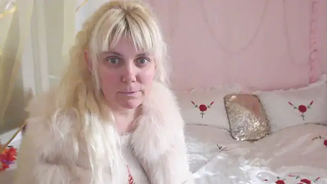 SunnySylvia online show from 29, 11, 2025