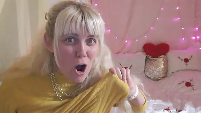 SunnySylvia online show from 25, 3, 2026