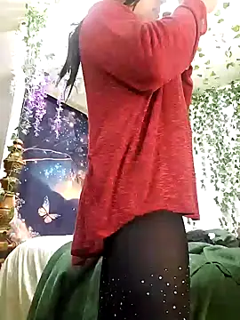 Snapshot of MaddyC6992 chatting on 4, 1, 2025 MaddyC6992 online show from 4, 1, 2025