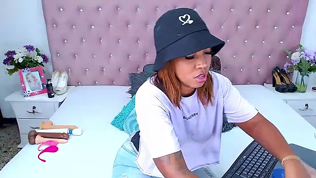 Snapshot of CharlotteWilliams chatting on 3, 12, 2024 CharlotteWilliams online show from 3, 12, 2024