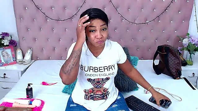 Snapshot of CharlotteWilliams chatting on 29, 12, 2024 CharlotteWilliams online show from 29, 12, 2024