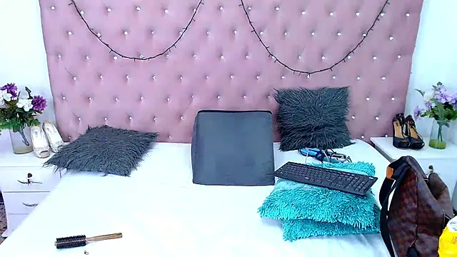 Snapshot of CharlotteWilliams chatting on 22, 1, 2025 CharlotteWilliams online show from 22, 1, 2025
