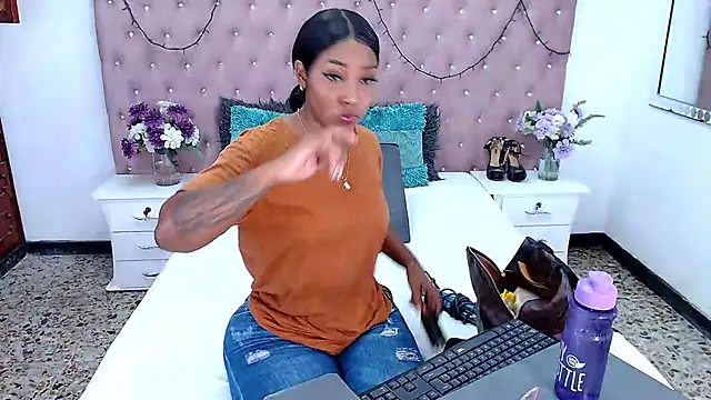 Snapshot of CharlotteWilliams chatting on 28, 1, 2025 CharlotteWilliams online show from 28, 1, 2025