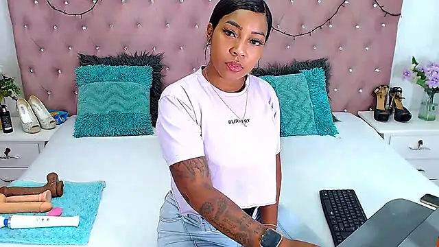Snapshot of CharlotteWilliams chatting on 7, 2, 2025 CharlotteWilliams online show from 7, 2, 2025
