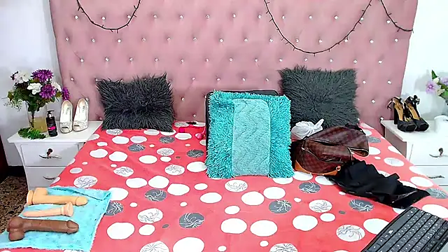 Snapshot of CharlotteWilliams chatting on 22, 2, 2025 CharlotteWilliams online show from 22, 2, 2025