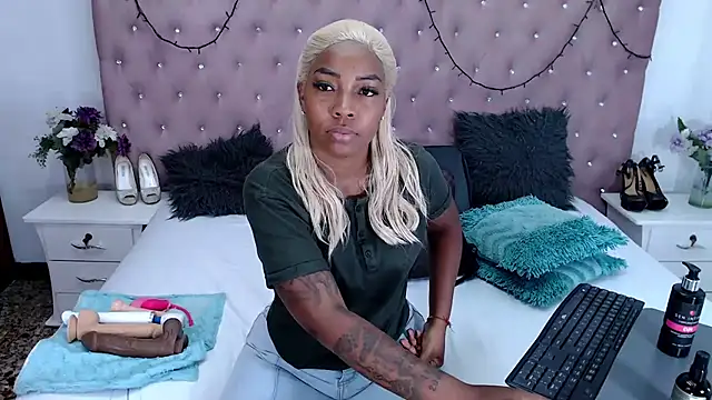 Snapshot of CharlotteWilliams chatting on 14, 3, 2025 CharlotteWilliams online show from 14, 3, 2025