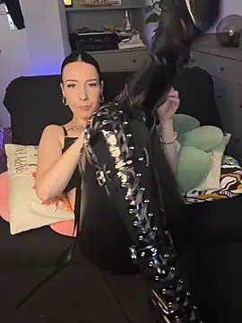 Trixie-Tainted online show from 27, 10, 2025