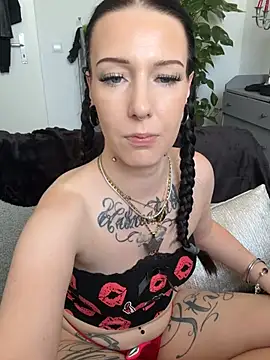 Snapshot of Trixie-Tainted chatting on 16, 7, 2026 Trixie-Tainted online show from 16, 7, 2026