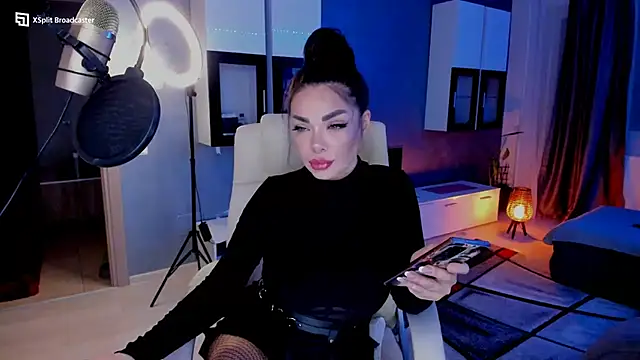 Snapshot of Miss_kay1111 chatting on 4, 12, 2024 Miss kay1111 online show from 4, 12, 2024