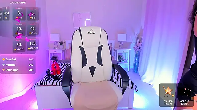 Snapshot of HelenaRegal chatting on 1, 2, 2025 HelenaRegal online show from 1, 2, 2025