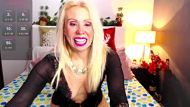 Snapshot of Luci_evans chatting on 12, 12, 2024 Luci evans online show from 12, 12, 2024