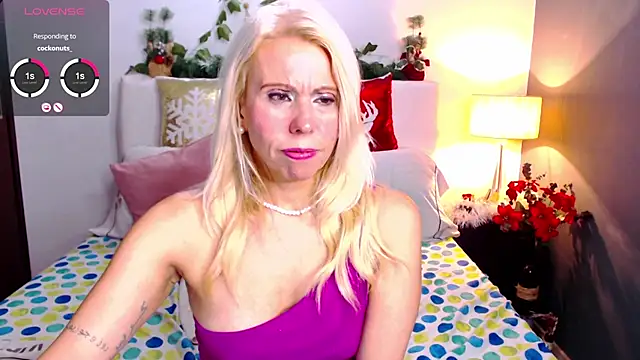 Snapshot of Luci_evans chatting on 19, 12, 2024 Luci evans online show from 19, 12, 2024