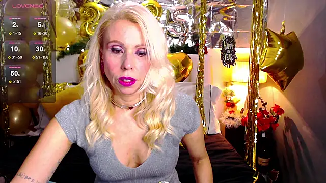 Snapshot of Luci_evans chatting on 31, 12, 2024 Luci evans online show from 31, 12, 2024